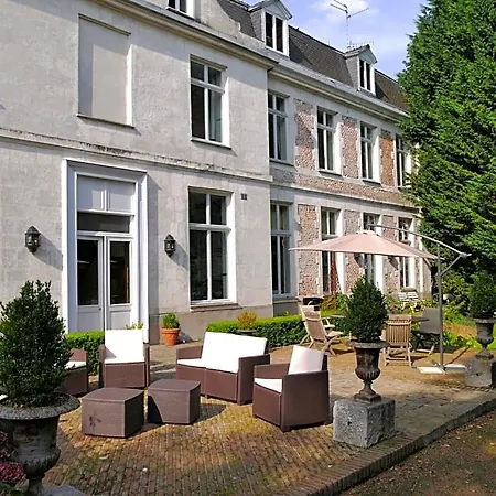 D'hotes Chateau De Courcelette Bed and Breakfast 3*