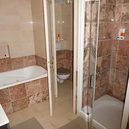Bed and Breakfast D'hotes Chateau De Courcelette 3*