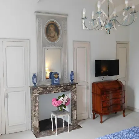 D'hotes Chateau De Courcelette Bed and Breakfast 3*