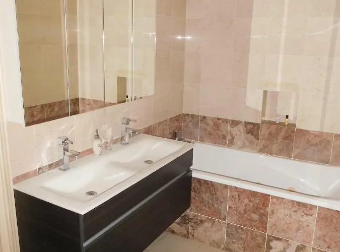 D'hotes Chateau De Courcelette 3*